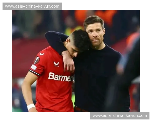 终场哨响,39岁瓦尔迪与37岁索默交换球衣,老将惺惺相惜 终场哨响,39岁瓦尔迪与37岁索默交换球衣,老将惺惺相惜