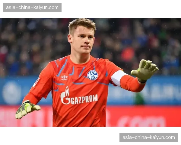 沙尔克门将施沃洛专访：谈保级压力与在费尔廷斯的难忘瞬间